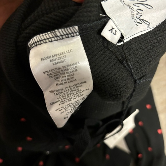 Plush | Thermal Heart Pajama Set Plus Scrunchie Black Hearts Size XS Gift - Picture 7 of 9